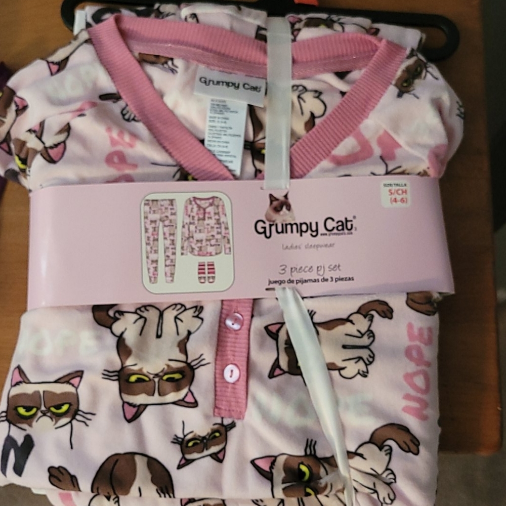 NWT Grumpy Cat PJ's